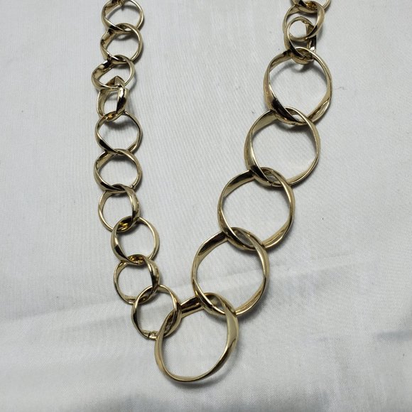 Sorella vintage gold tone link necklace and earring set - Picture 3 of 4